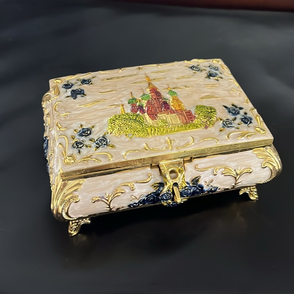 Unique jewelry storage box